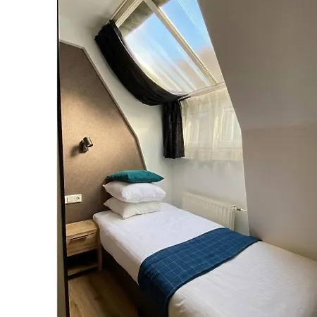 Vondel Garden Hotel 2*