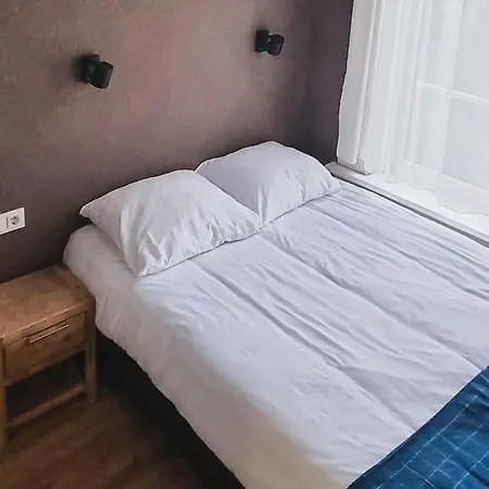 Vondel Garden Hotel 2*