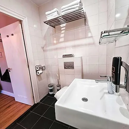 Vondel Garden Hotel 2*
