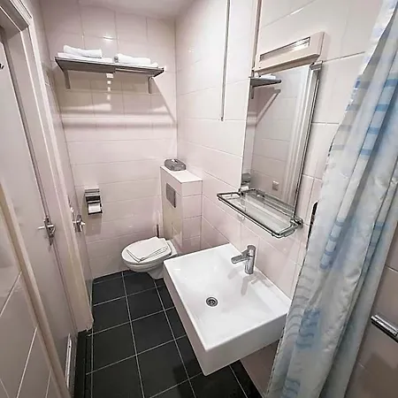 Vondel Garden Hotel 2*
