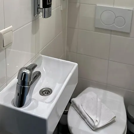 Hotel Vondel Garden 2*
