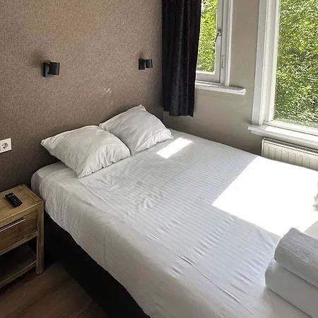Vondel Garden Hotel 2*