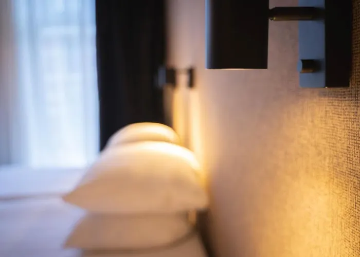 Vondel Garden מלון 2*