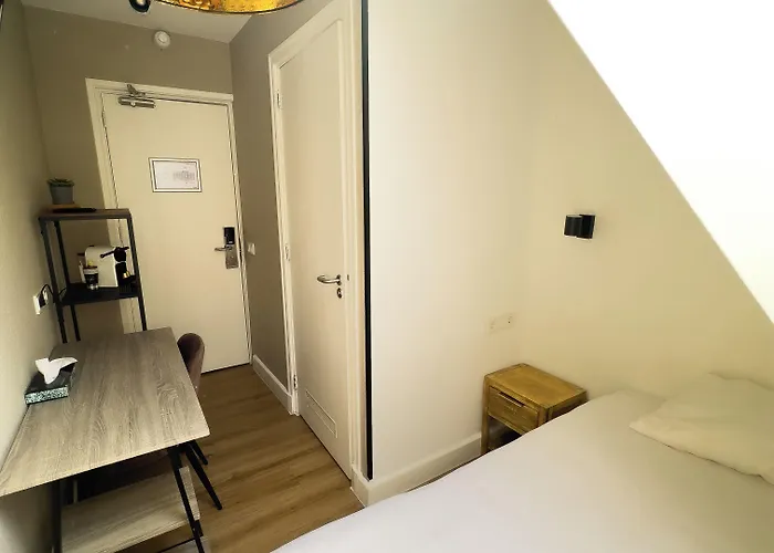 מלון Vondel Garden