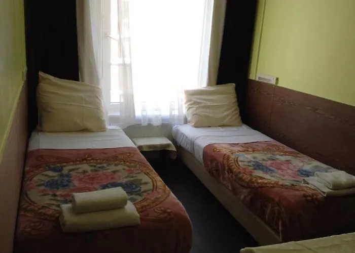 Vondel Garden Centre Hotel 2*