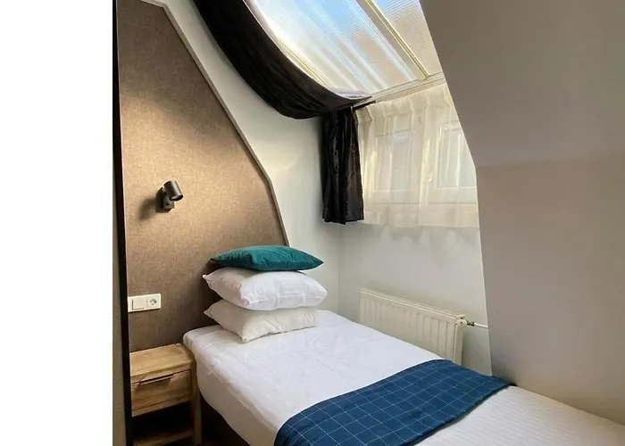 Vondel Garden Hotel 2*